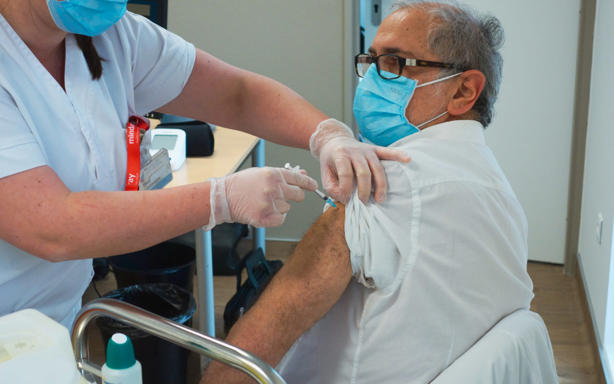 le Dr HADDAD se fait vacciner