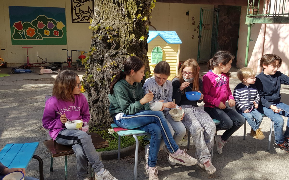 phptp :les élèves de St Régis partagent un bol de riz